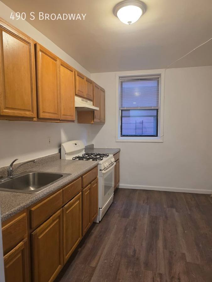 Apartment for rent at 490 S Broadway, Yonkers, NY 10705