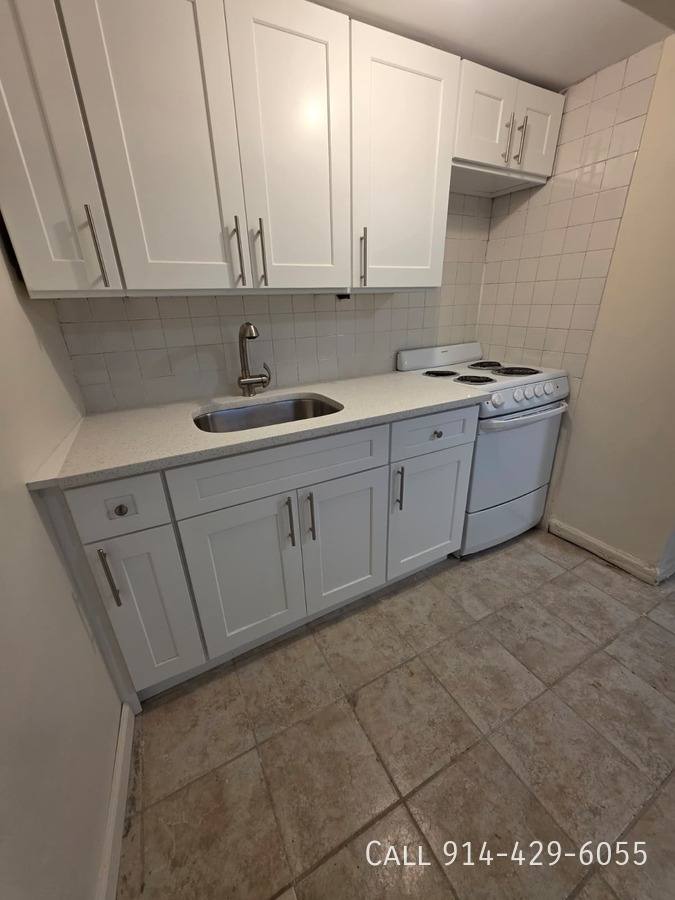 Apartment for rent at 104 Oak St #1B, Yonkers, NY 10701