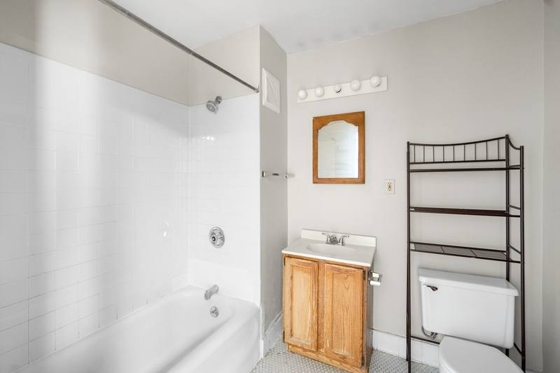 Apartment for rent at 1107 E Genesee St #1, Syracuse, NY 13210