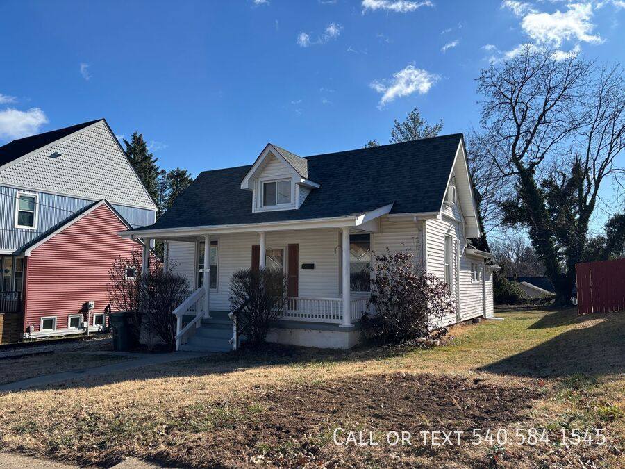House for rent at 14 W Carrollton Ave, Salem, VA 24153