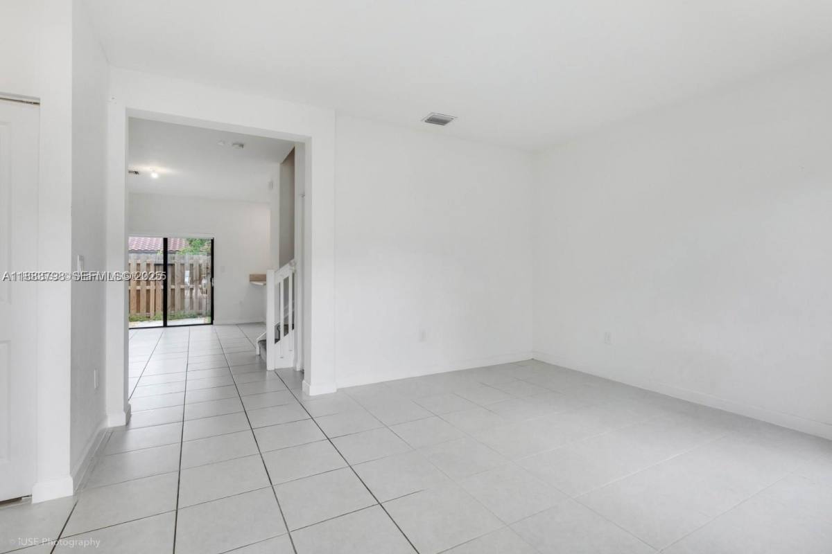 Townhouse for rent at 806 NE 211th St, Miami, FL 33179