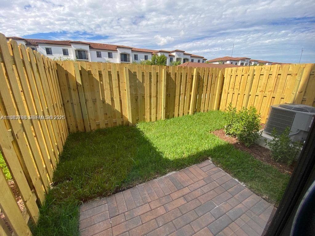 Townhouse for rent at 806 NE 211th St, Miami, FL 33179