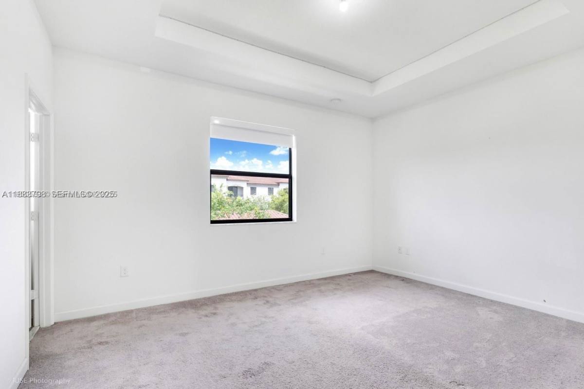 Townhouse for rent at 806 NE 211th St, Miami, FL 33179