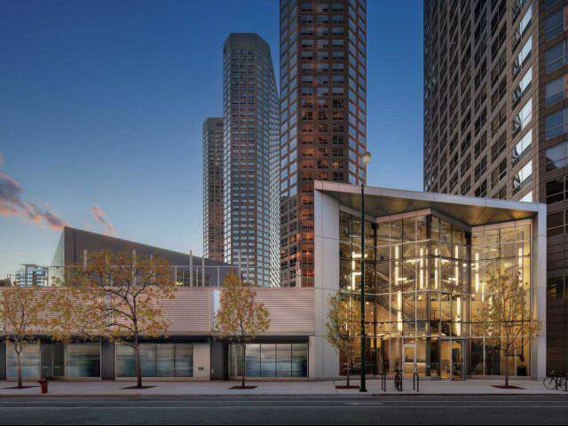 Apartment for rent at 555 W Madison, Chicago, IL 60661