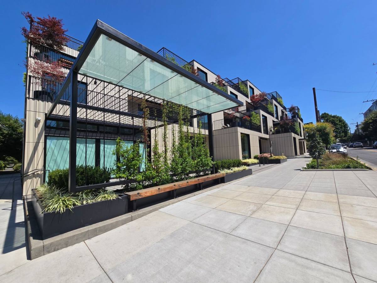 Apartment for rent at 2871 SE Division St, Portland, OR 97202