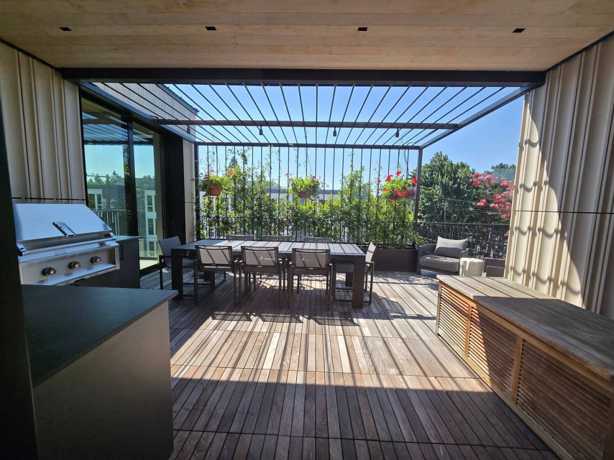 Apartment for rent at 2871 SE Division St, Portland, OR 97202