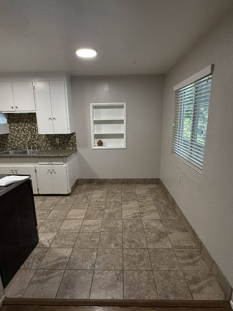 Apartment for rent at 627 T St, Sacramento, CA 95811