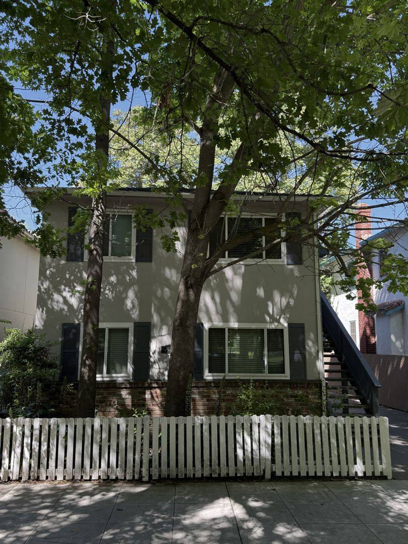 Apartment for rent at 627 T St, Sacramento, CA 95811