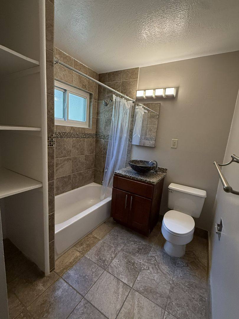 Apartment for rent at 627 T St, Sacramento, CA 95811