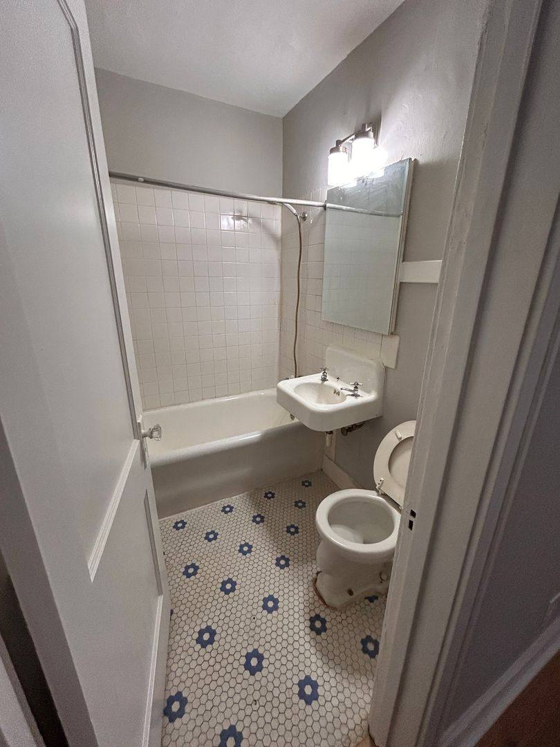 1020 E Pleasant St, Milwaukee, WI 53202 - Apartment for Rent - Image 15