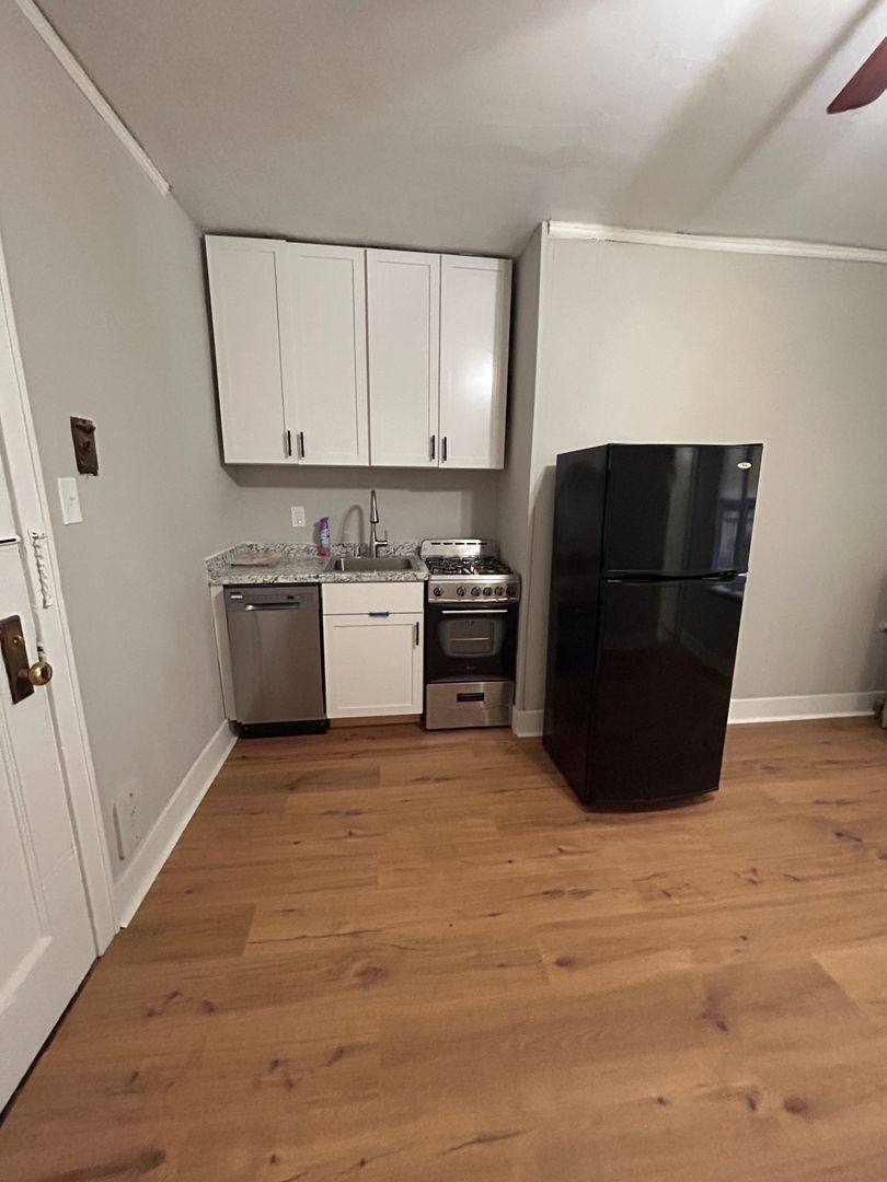 1020 E Pleasant St, Milwaukee, WI 53202 - Apartment for Rent - Image 14