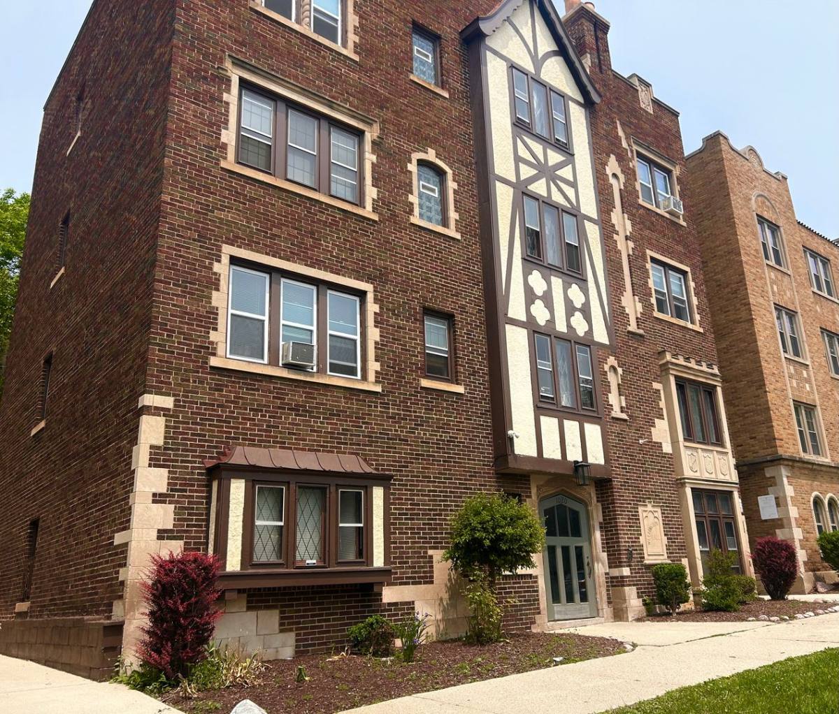 Apartment for rent at 1020 E Pleasant St, Milwaukee, WI 53202