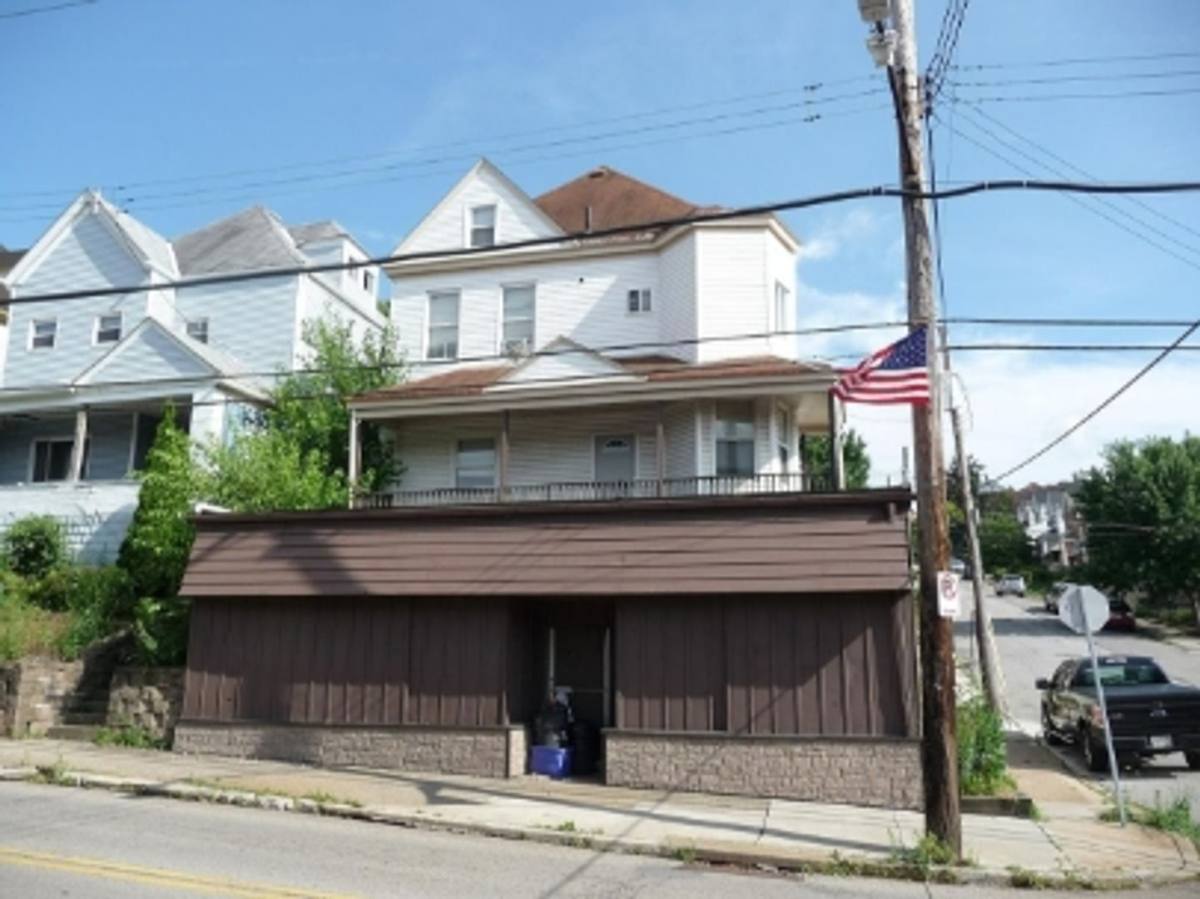 Apartment for rent at 546 Greenfield Ave, Pittsburgh, PA 15207