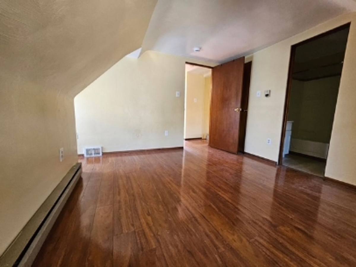 Apartment for rent at 546 Greenfield Ave, Pittsburgh, PA 15207