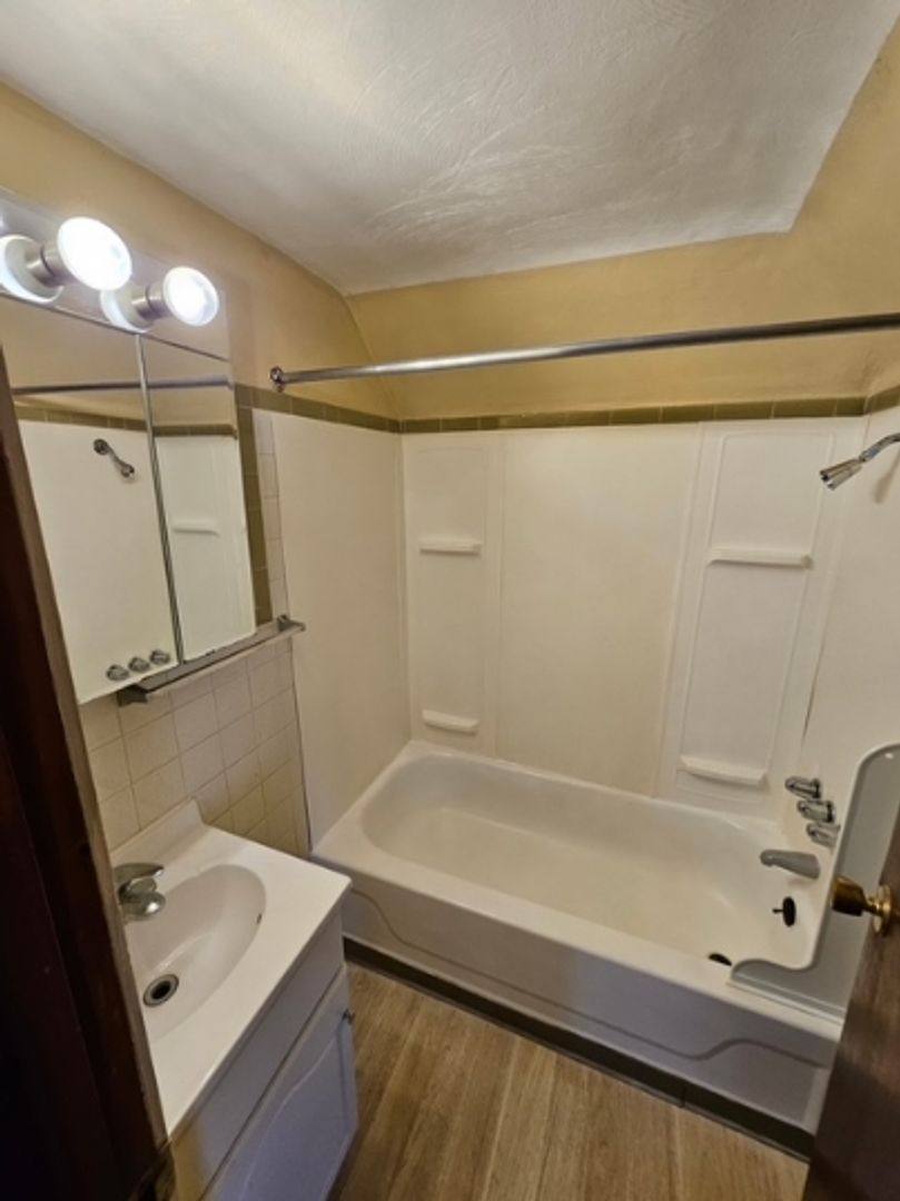 Apartment for rent at 546 Greenfield Ave, Pittsburgh, PA 15207