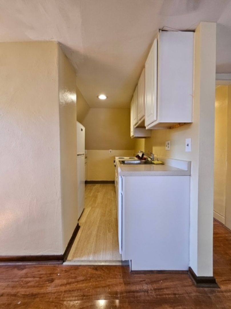 Apartment for rent at 546 Greenfield Ave, Pittsburgh, PA 15207