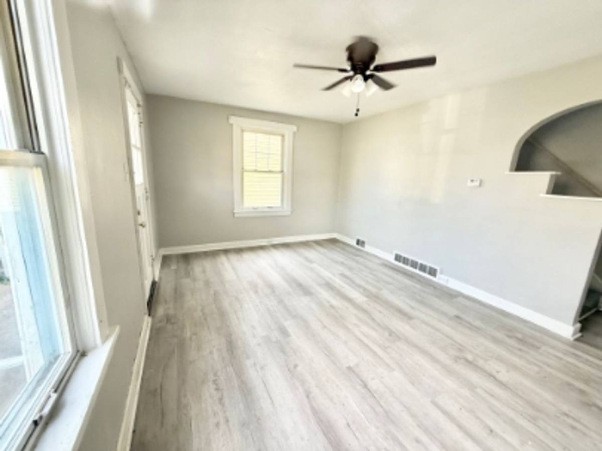 Townhouse for rent at 927 Vankirk St, Clairton, PA 15025