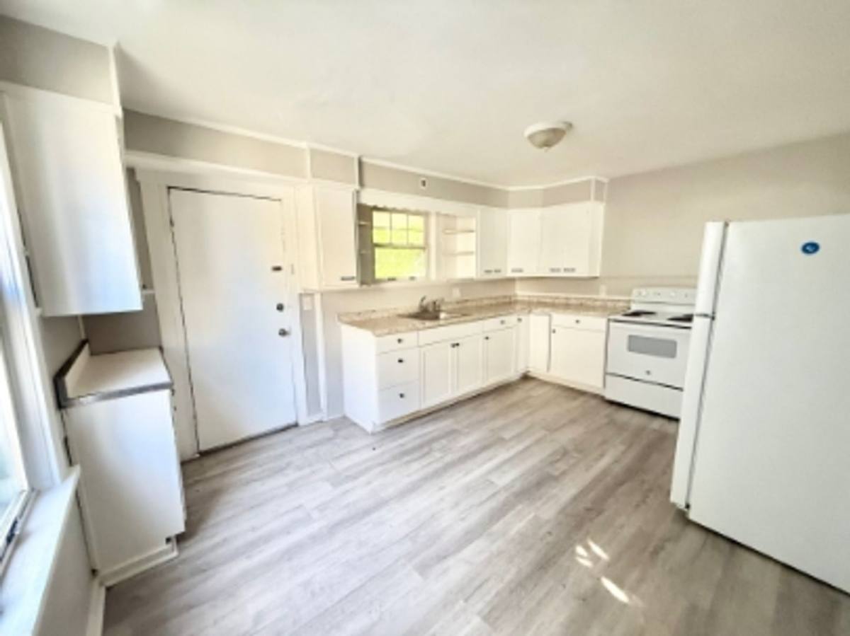 Townhouse for rent at 927 Vankirk St, Clairton, PA 15025