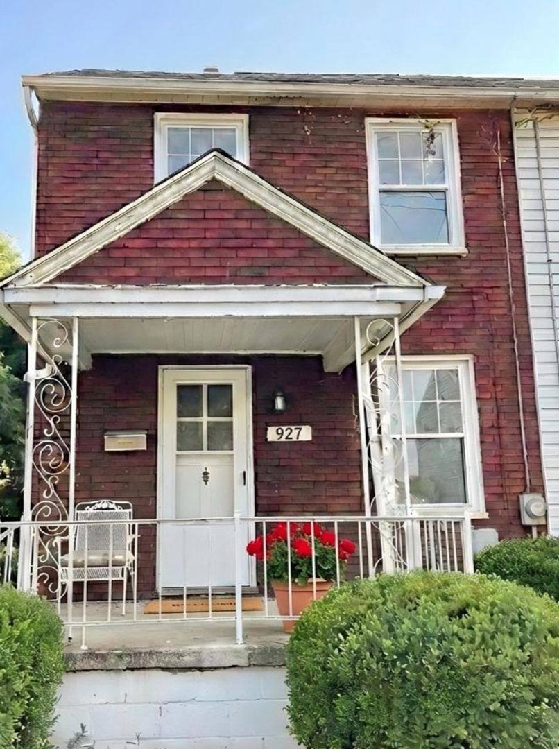 Townhouse for rent at 927 Vankirk St, Clairton, PA 15025