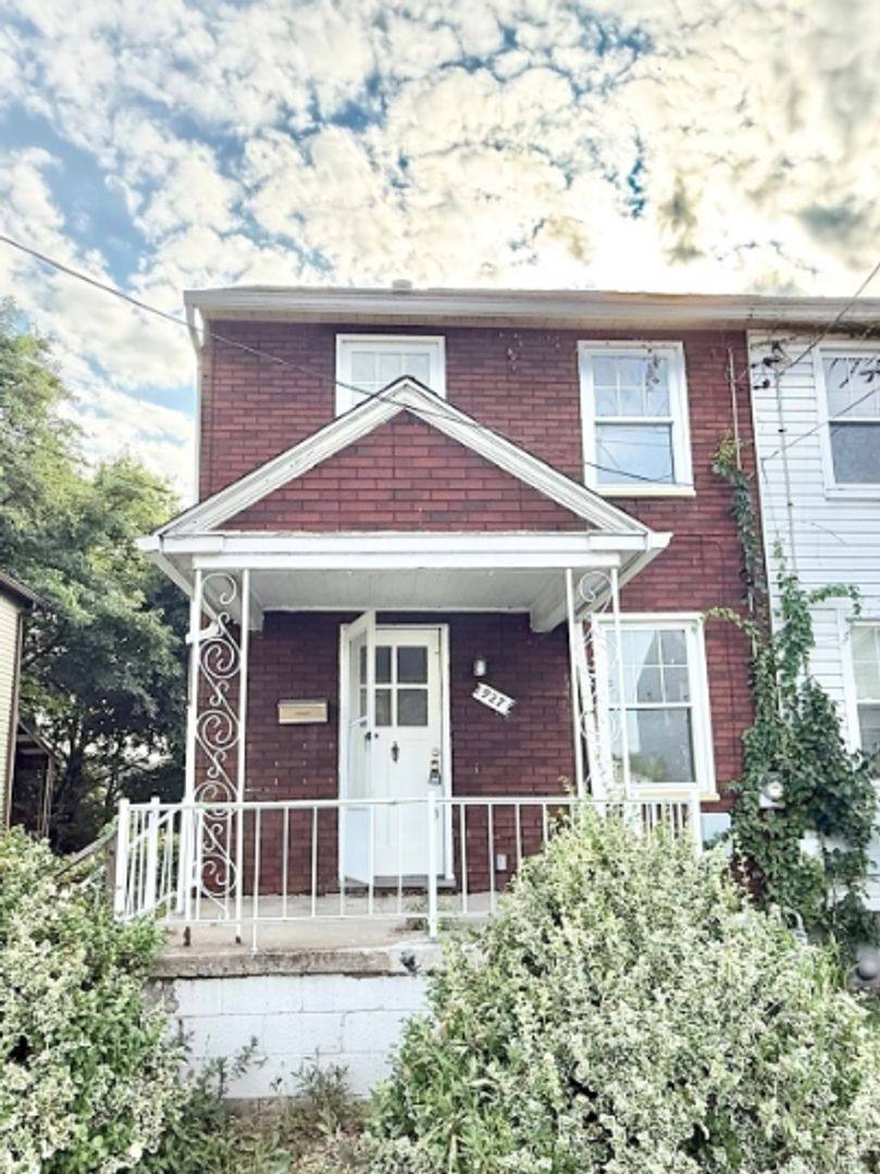 Townhouse for rent at 927 Vankirk St, Clairton, PA 15025