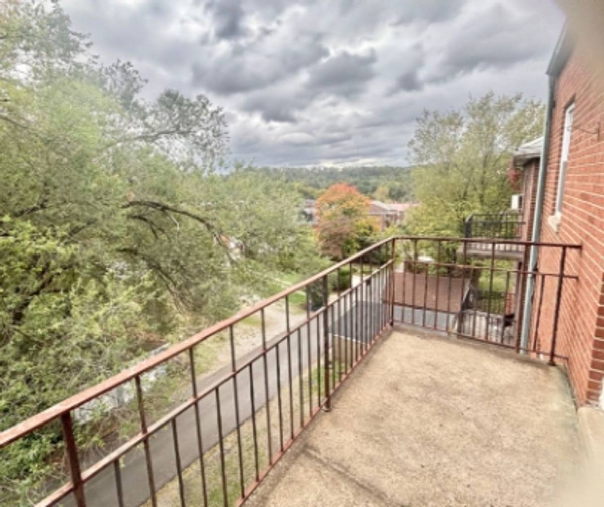 Apartment for rent at 304-3145 Lenox Ave, Pittsburgh, PA 15221
