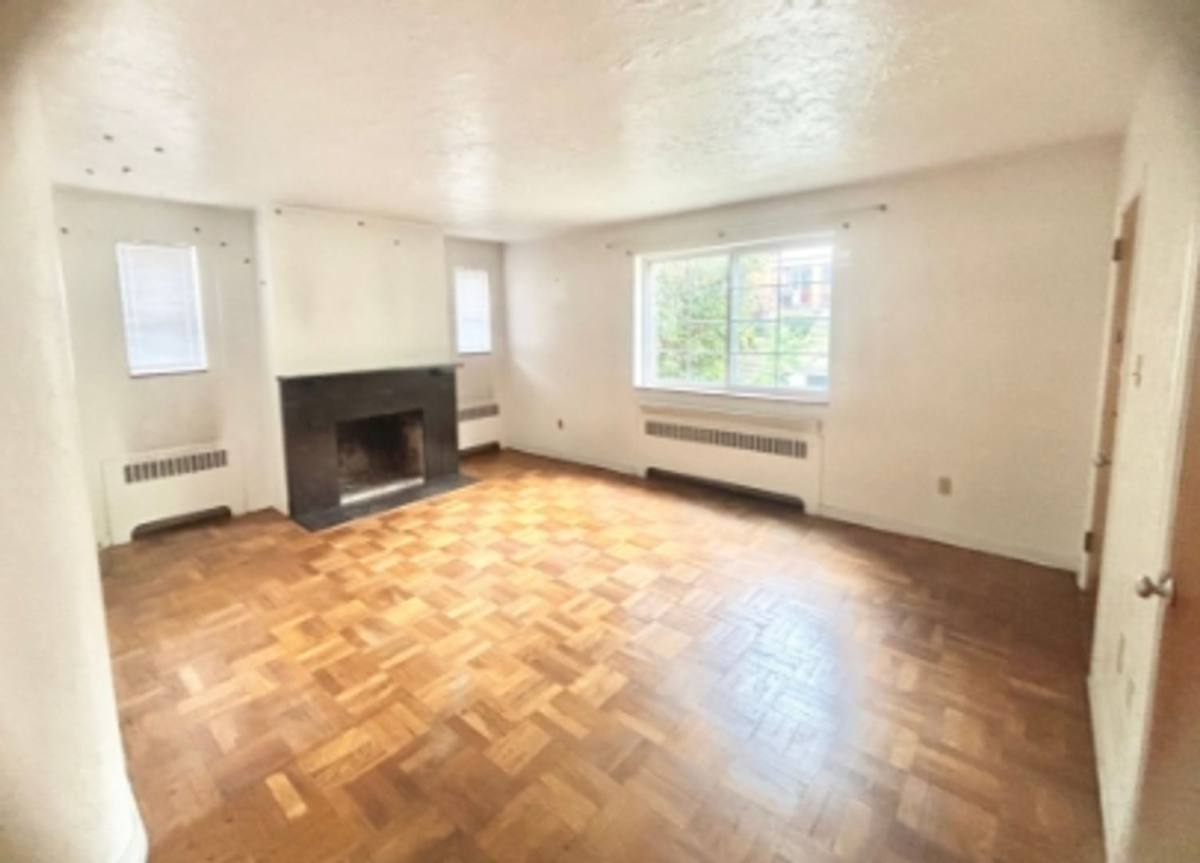 Apartment for rent at 304-3145 Lenox Ave, Pittsburgh, PA 15221