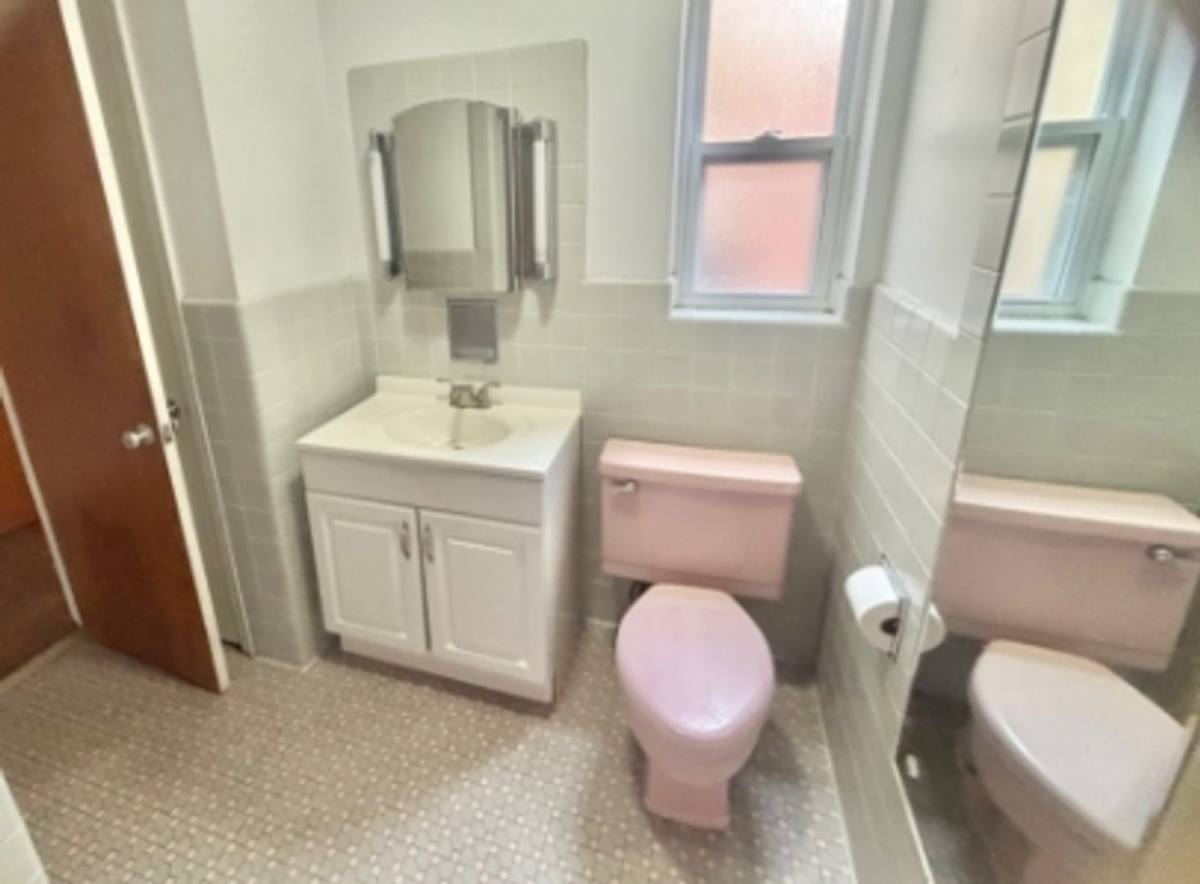 Apartment for rent at 304-3145 Lenox Ave, Pittsburgh, PA 15221