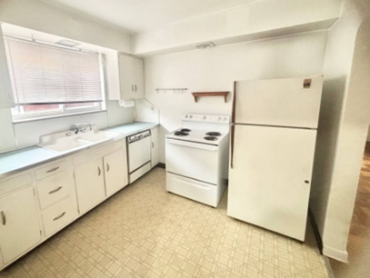 Apartment for rent at 304-3145 Lenox Ave, Pittsburgh, PA 15221