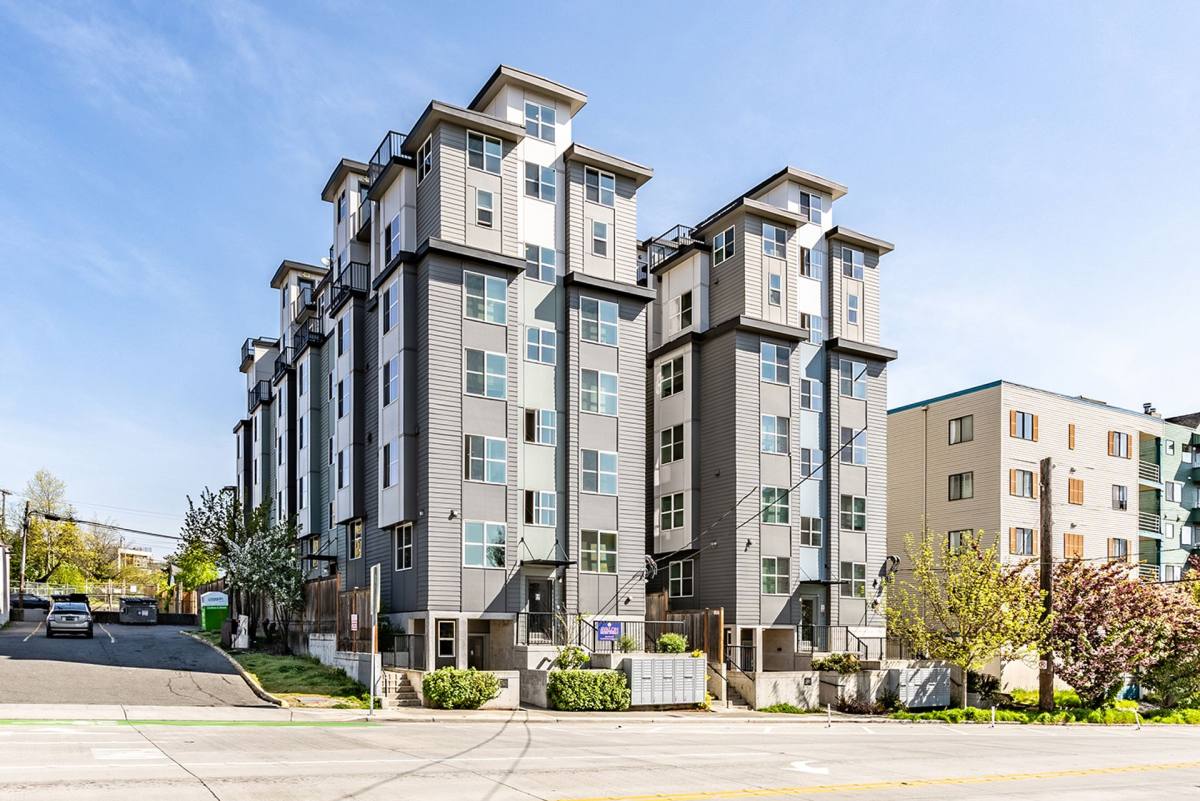 Apartment for rent at 3266 SW Avalon Way, Seattle, WA 98126