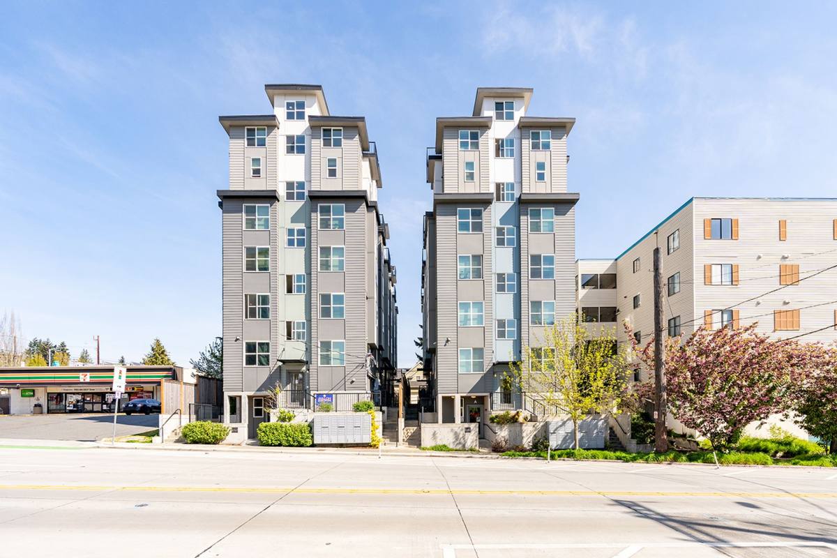 Apartment for rent at 3266 SW Avalon Way, Seattle, WA 98126