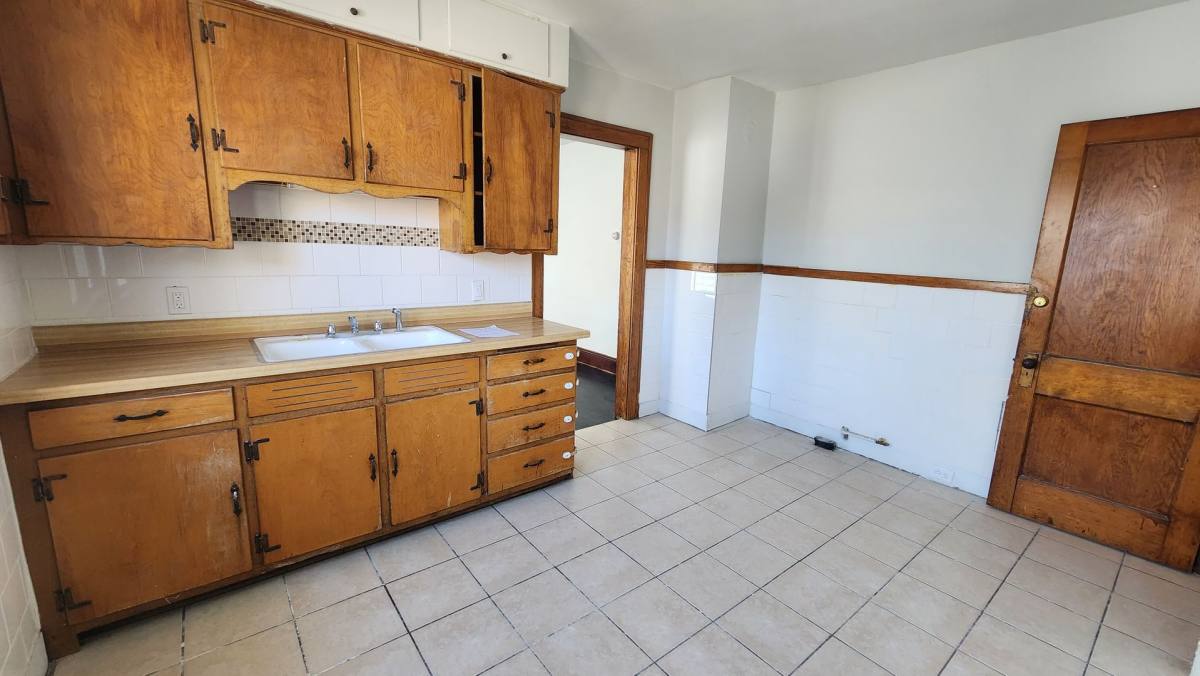 Apartment for rent at 10401 Homeworth Ave, Cleveland, OH 44125