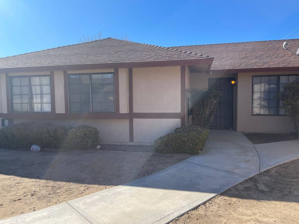 Apartment for rent at 20292 Thunderbird Rd, Apple Valley, CA 92307
