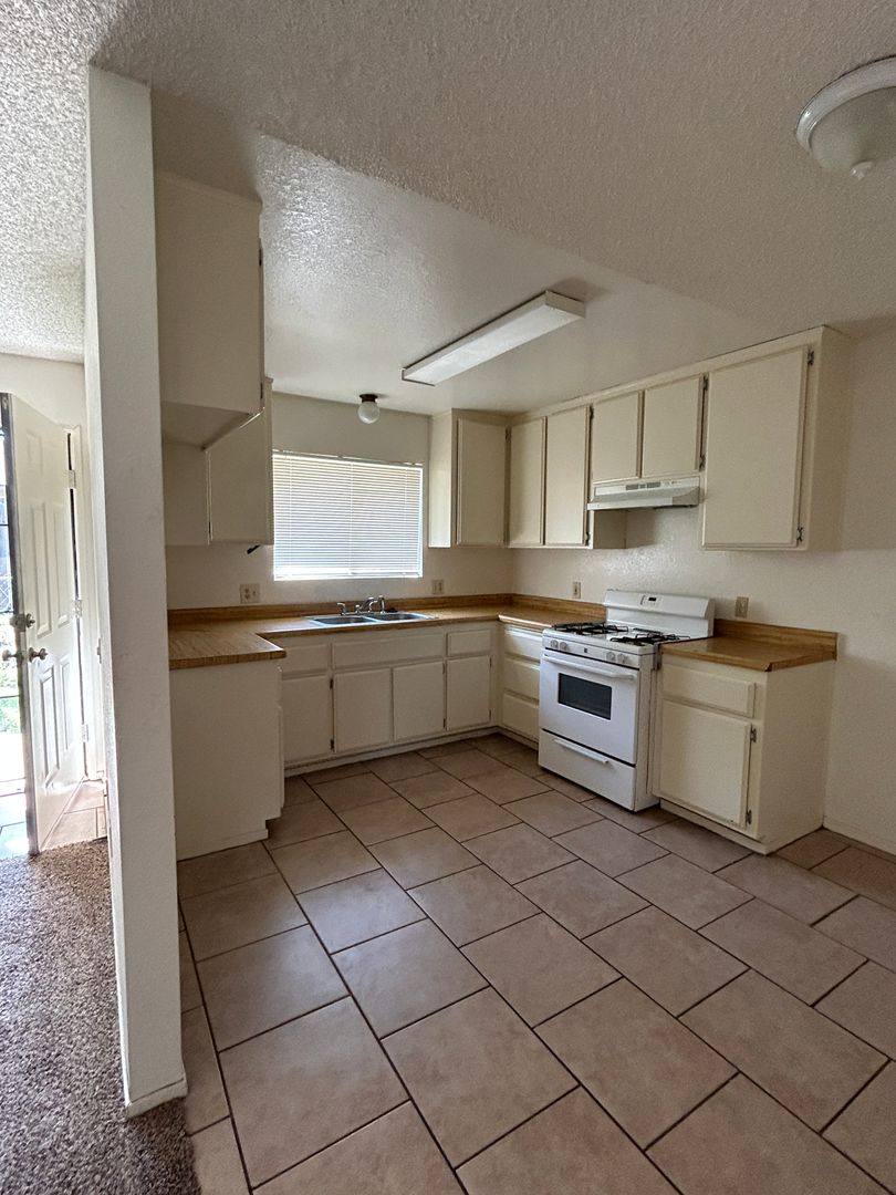 Apartment for rent at 21300 Golden Hills Blvd, Tehachapi, CA 93561
