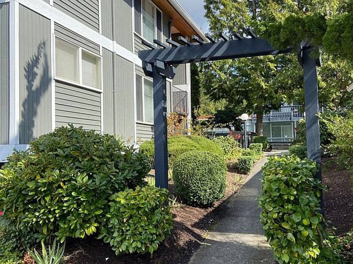 Apartment for rent at 550 102nd Ave SE, Bellevue, WA 98004