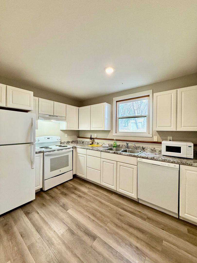 Apartment for rent at 220 9th Ave NW, Valley City, ND 58072