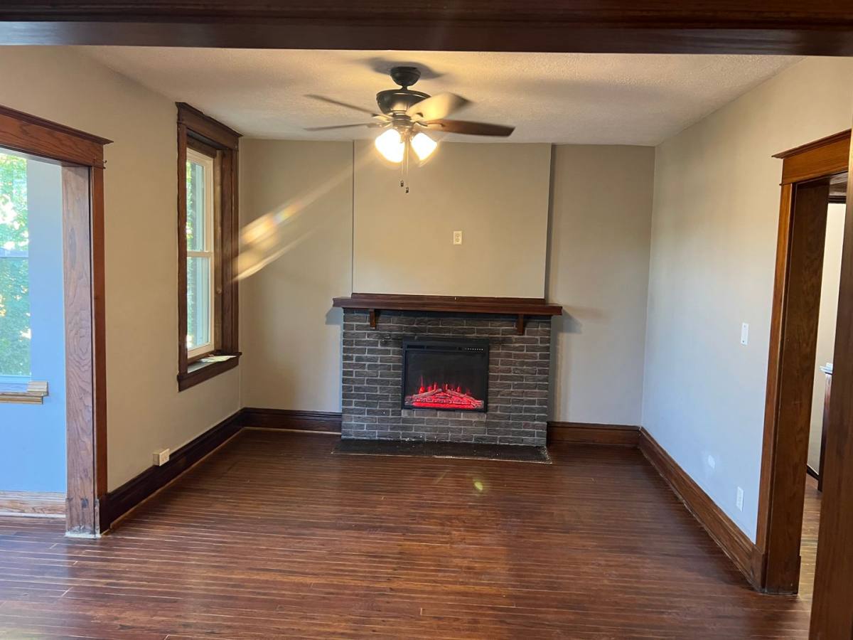 Apartment for rent at 1421 N Main St, Davenport, IA 52806