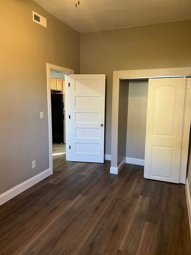 Apartment for rent at 1421 N Main St, Davenport, IA 52806