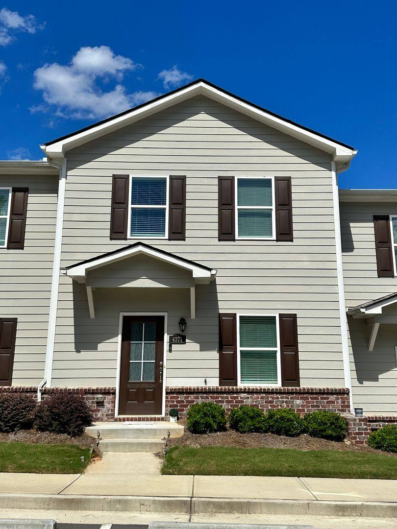 Townhouse for rent at 4335 McClure Springs Dr, Oakwood, GA 30566