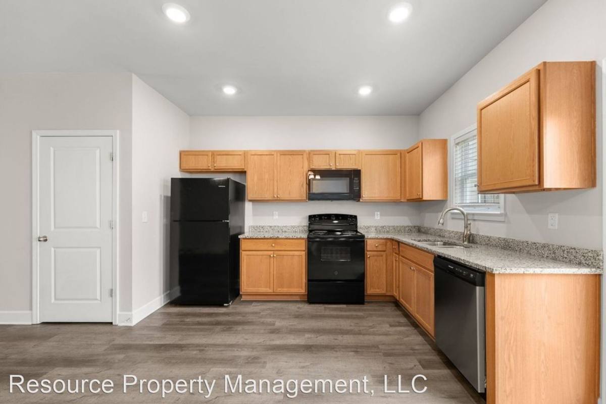 Townhouse for rent at 4335 McClure Springs Dr, Oakwood, GA 30566