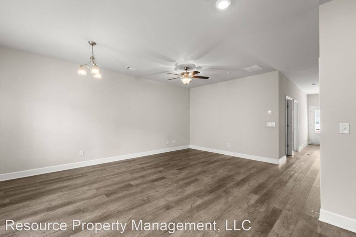 Townhouse for rent at 4335 McClure Springs Dr, Oakwood, GA 30566