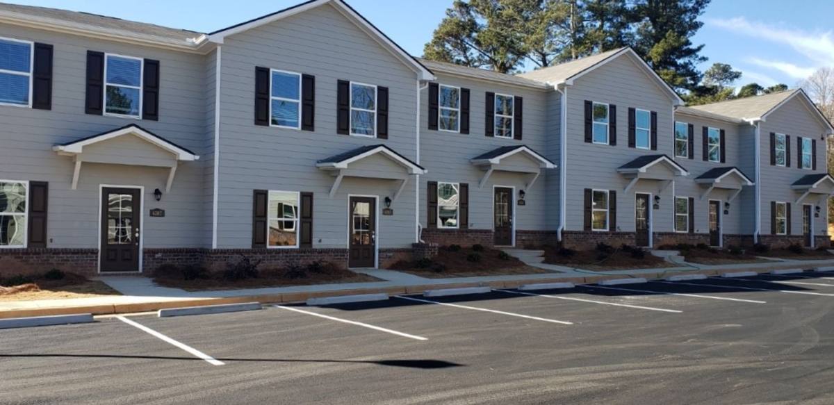 Townhouse for rent at 4335 McClure Springs Dr, Oakwood, GA 30566
