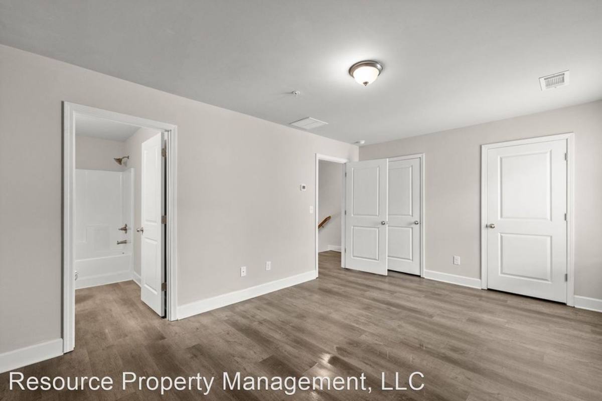 Townhouse for rent at 4335 McClure Springs Dr, Oakwood, GA 30566
