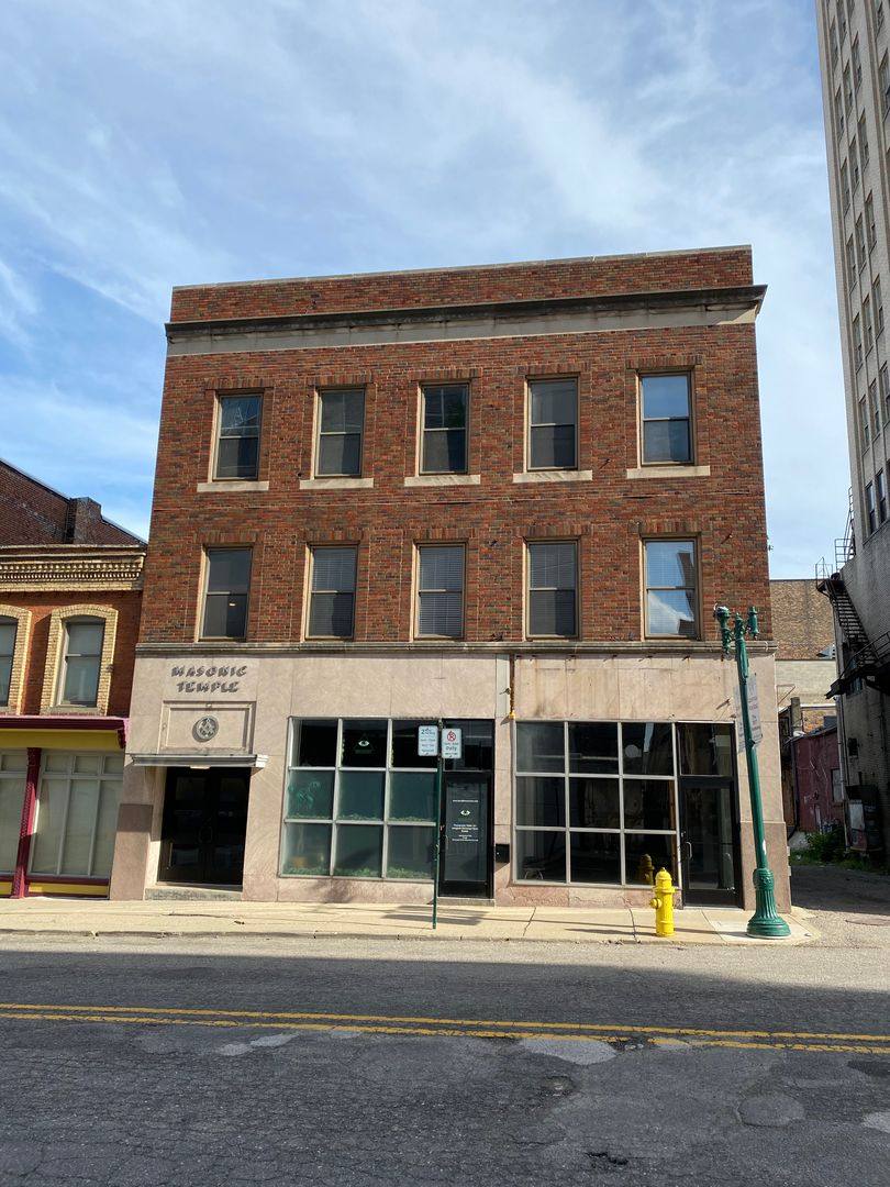 Apartment for rent at 20 E Lawrence St, Pontiac, MI 48342
