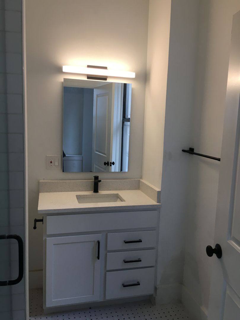 Apartment for rent at 20 E Lawrence St, Pontiac, MI 48342