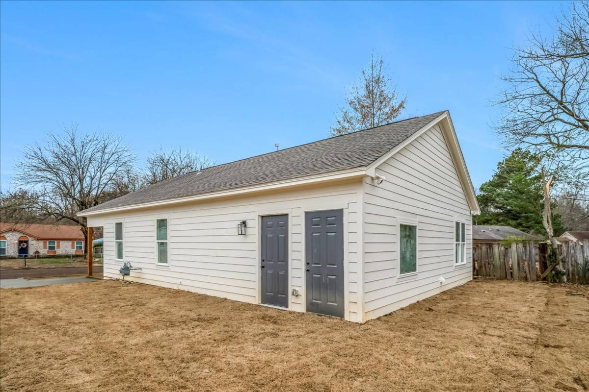 House for rent at 825 N 7th St, Memphis, TN 38107