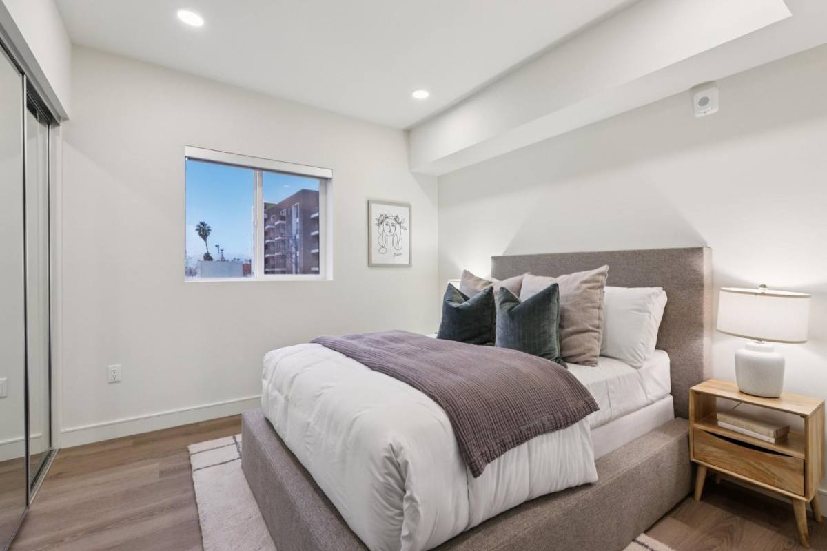 Apartment for rent at 5717 Carlton Way #406, Los Angeles, CA 90028