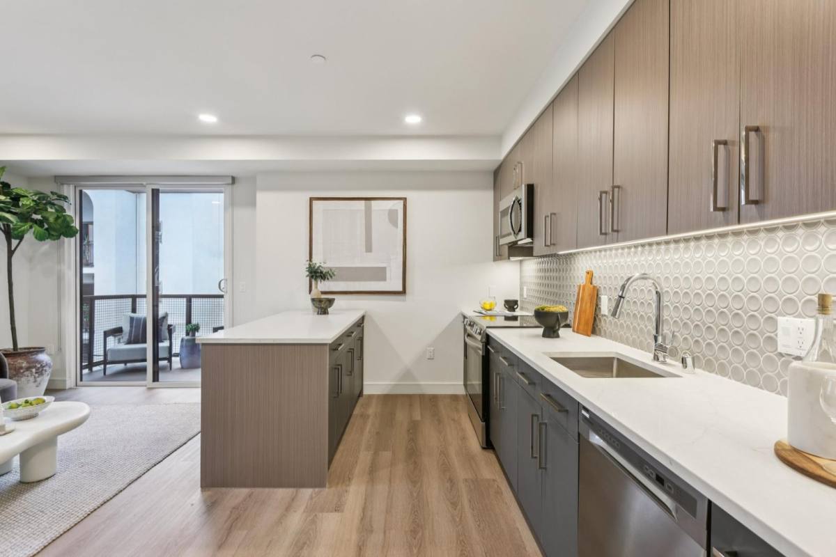 Apartment for rent at 5717 Carlton Way #406, Los Angeles, CA 90028
