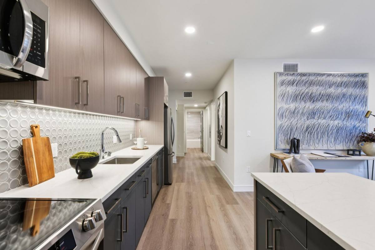 Apartment for rent at 5717 Carlton Way #406, Los Angeles, CA 90028