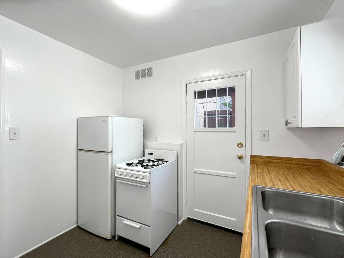 House for rent at 208 38th Place, Manhattan Beach, CA 90266