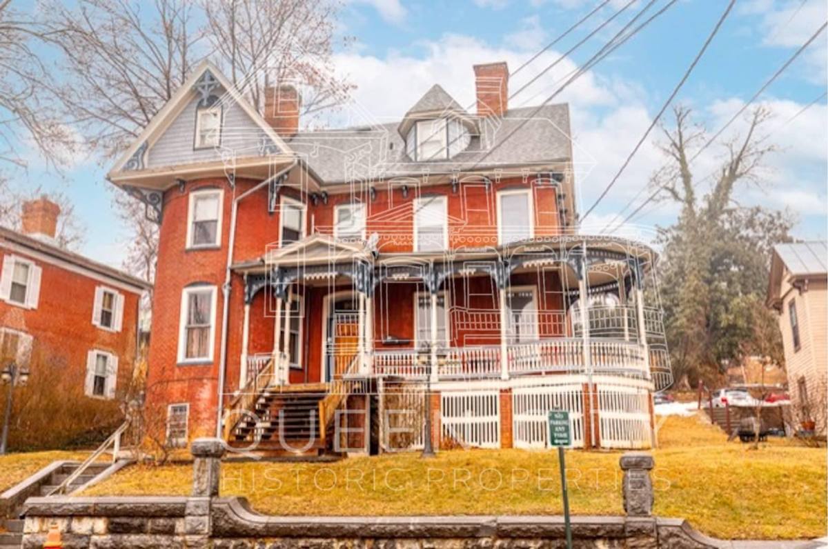 Apartment for rent at 901 W Beverley St #5, Staunton, VA 24401